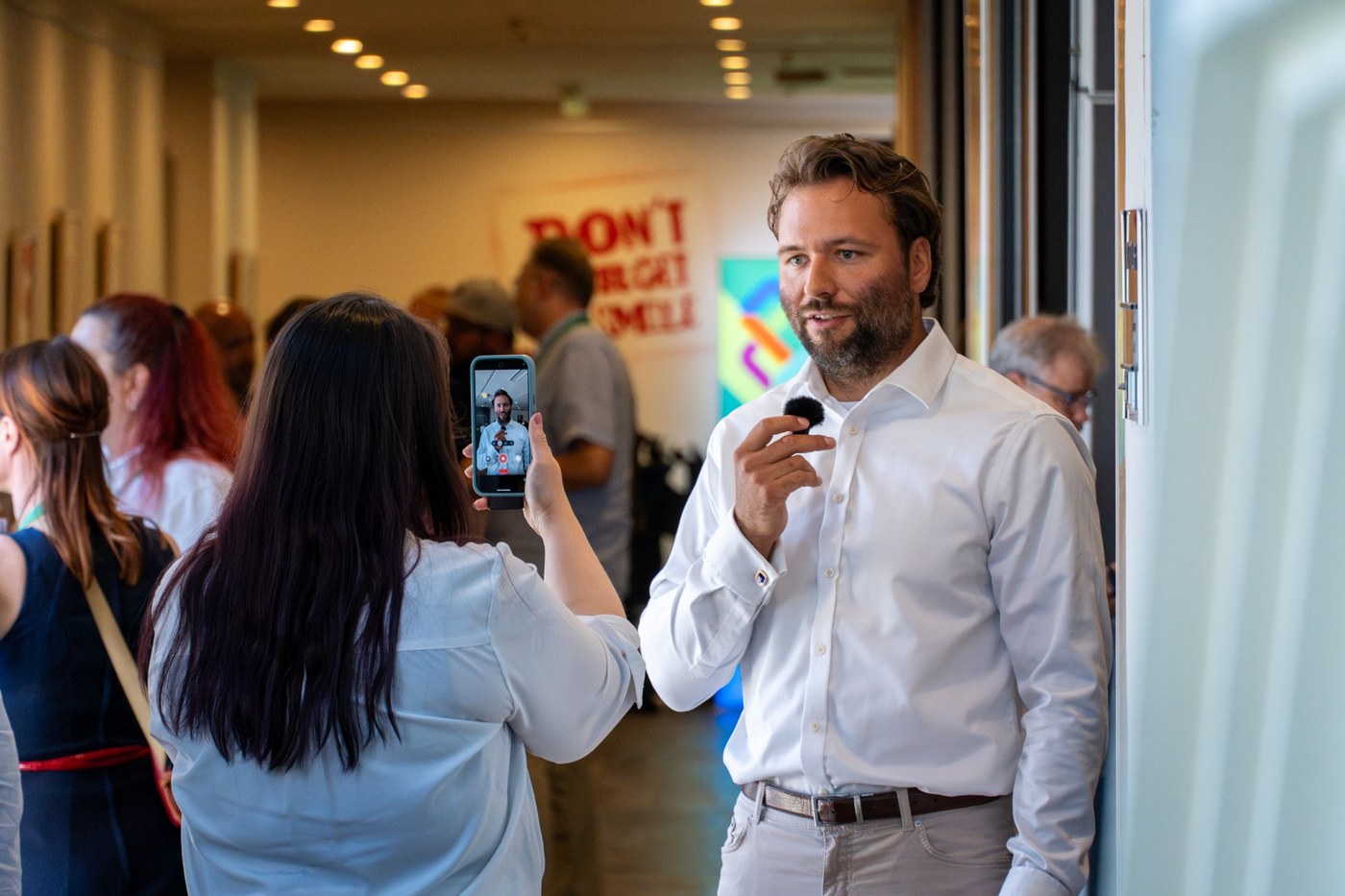 Florian Kuckelkorn speaking at an event